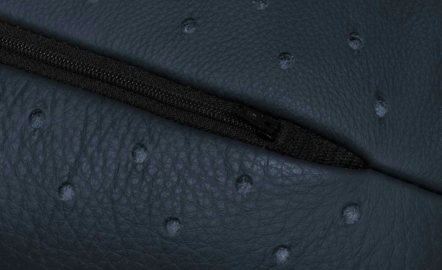 JOOP! Kissenrolle Loft 8108 | Marine (Blau) 5 JOOP! Kissenrolle Loft 8108 | Marine (Blau) – Bild 3