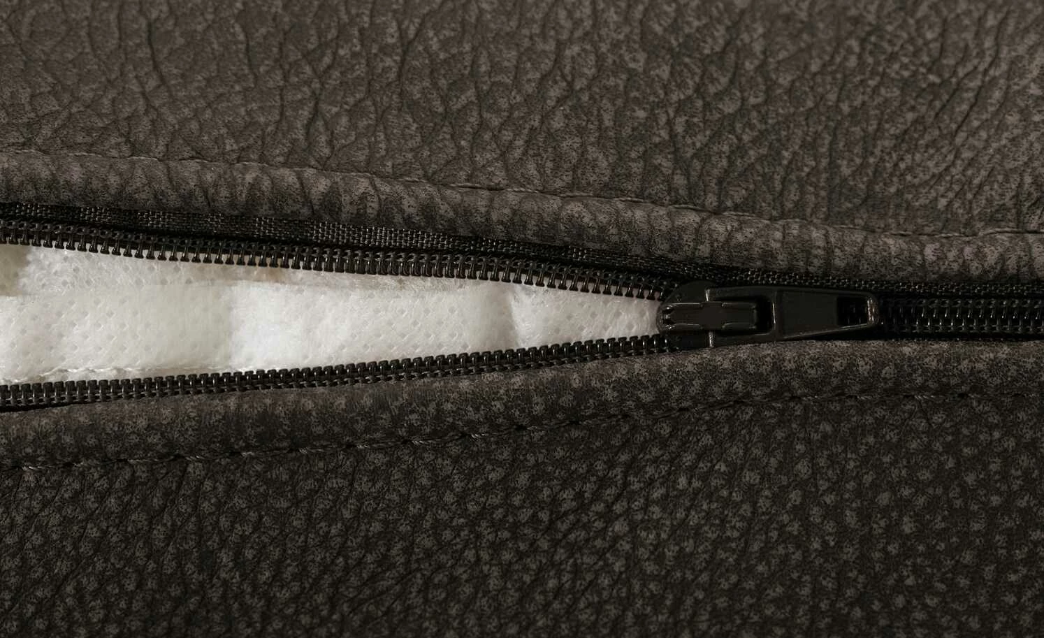 Gray & Jones Nierenkissen Baltic Breeze One | Expresso (Dunkelbraun) 69|cm 6 Gray & Jones Nierenkissen Baltic Breeze One | Expresso (Dunkelbraun) 69|cm – Bild 4