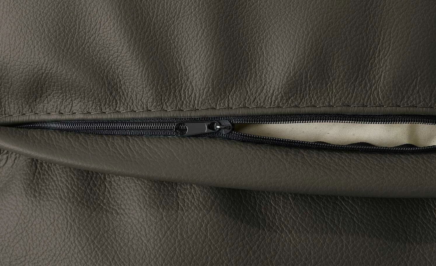 meinSofa Armlehnenkissen Grace | Schoko (Dunkelbraun) 7 meinSofa Armlehnenkissen Grace | Schoko (Dunkelbraun) – Bild 5